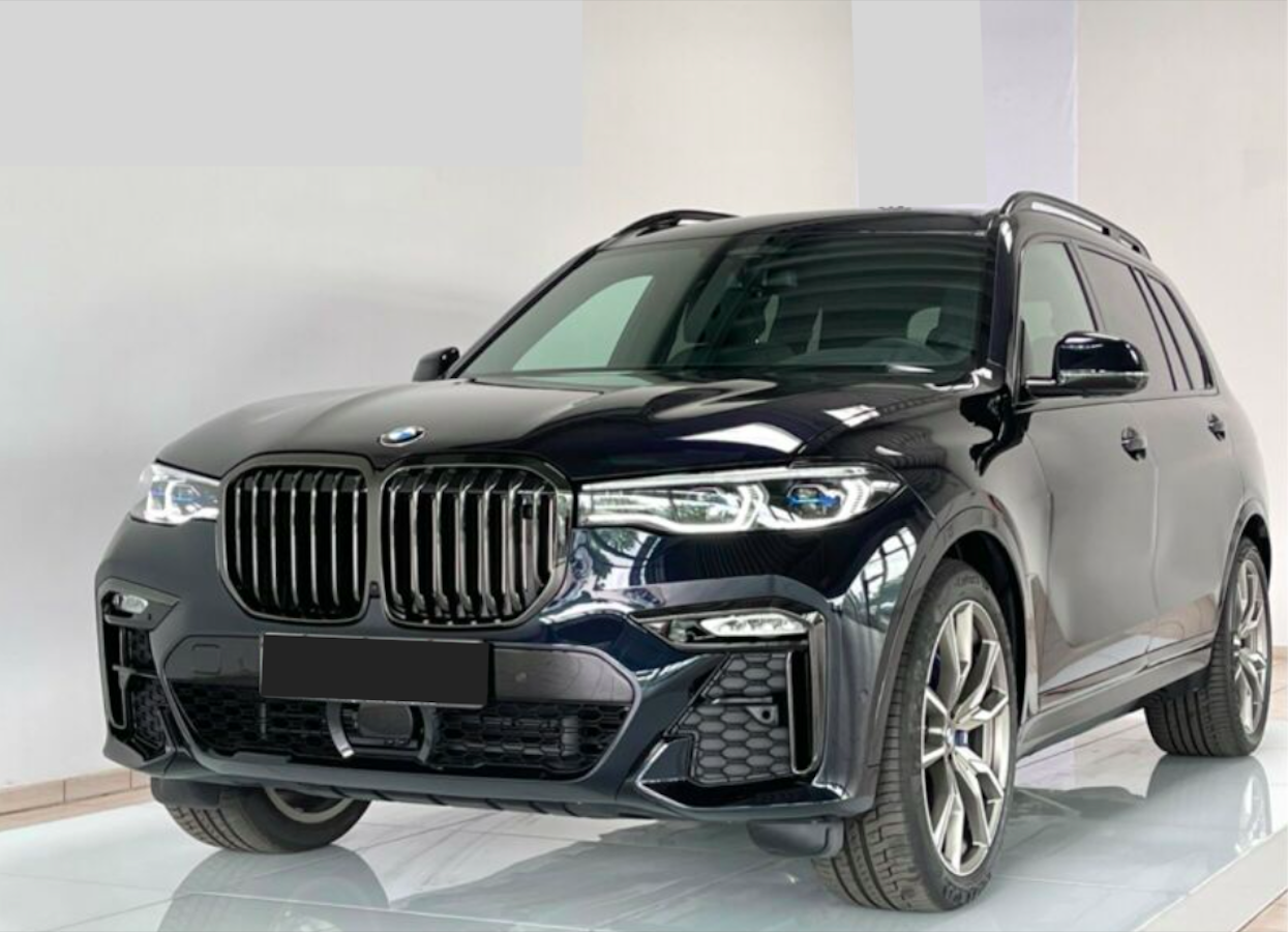 BMW X7 M50i Mpaket | předváděcí auto | skladem | od autorizovaného prodejce | černá metalíza | super cena | top stav | online nákup | autoibuy.com